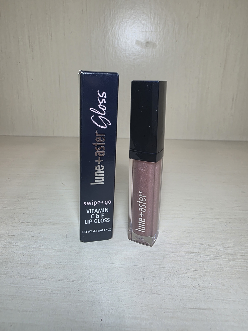 Swipe+Go Vitamin C & E Lip Gloss — Champion